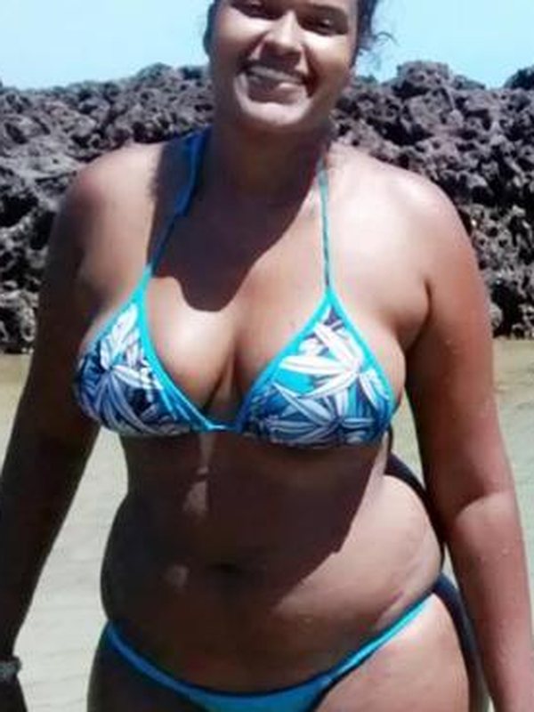 Aluna da Alana na praia, antes